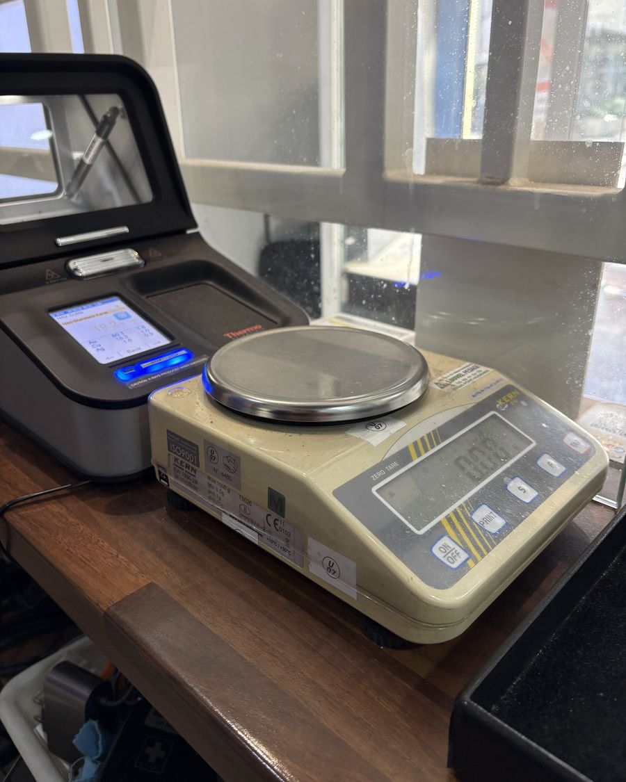 Balance de précision homologuée pour la pesée de l'or au comptoir de Mantes